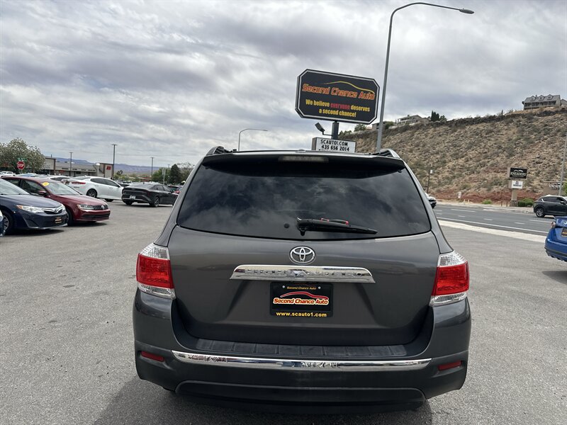 View vehicle photo 5