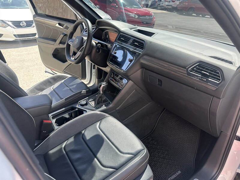 2022 Volkswagen Tiguan SEL R-LINE - Photo 11