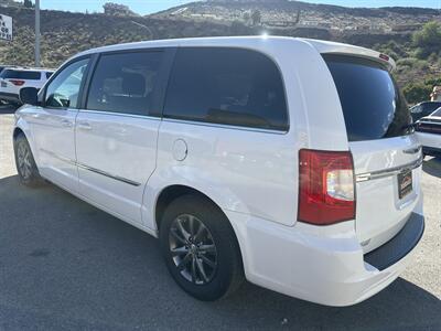 2016 Chrysler Town and Country S   - Photo 4 - St. George, UT 84770