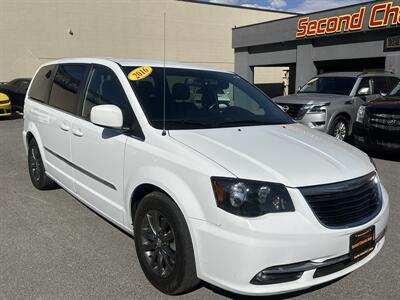 2016 Chrysler Town and Country S   - Photo 1 - St. George, UT 84770