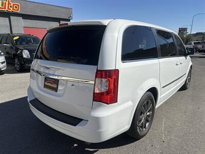 2016 Chrysler Town and Country S   - Photo 6 - St. George, UT 84770