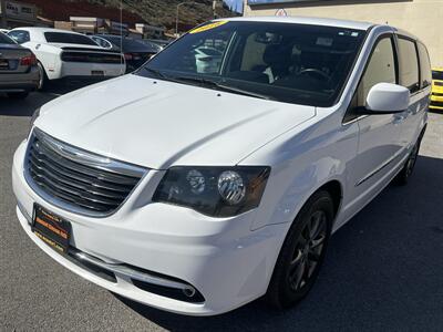 2016 Chrysler Town and Country S   - Photo 3 - St. George, UT 84770