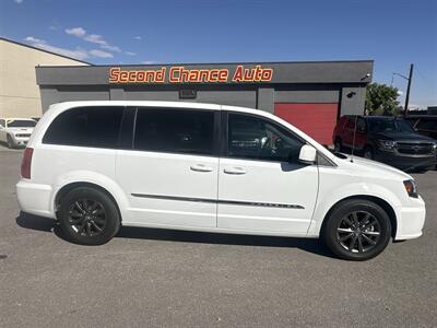2016 Chrysler Town and Country S   - Photo 7 - St. George, UT 84770