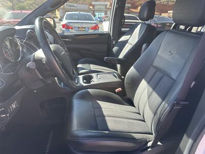 2016 Chrysler Town and Country S   - Photo 8 - St. George, UT 84770