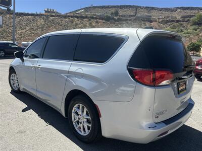 2022 Chrysler Voyager LX   - Photo 3 - St. George, UT 84770
