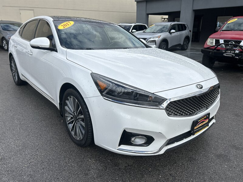 2017 Kia Cadenza Premium   - Photo 1 - St. George, UT 84770