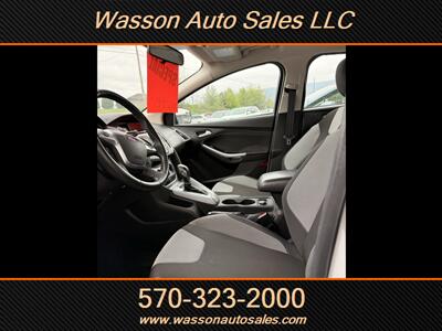 2012 Ford Focus SE   - Photo 3 - Jersey Shore, PA 17740