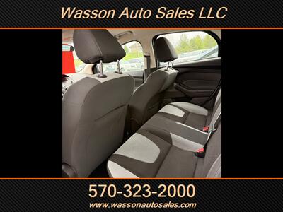 2012 Ford Focus SE   - Photo 5 - Jersey Shore, PA 17740