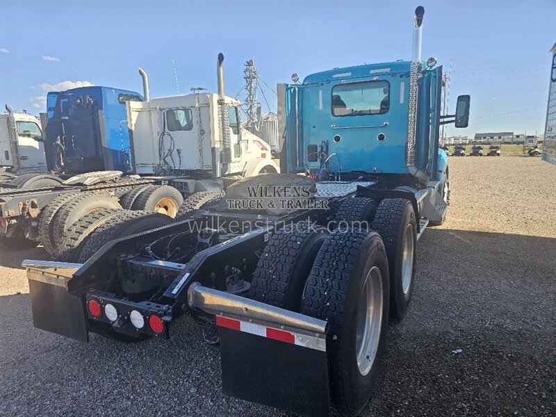 2019 Kenworth T680 Day cab - Photo 4 - Goodland, KS 67735
