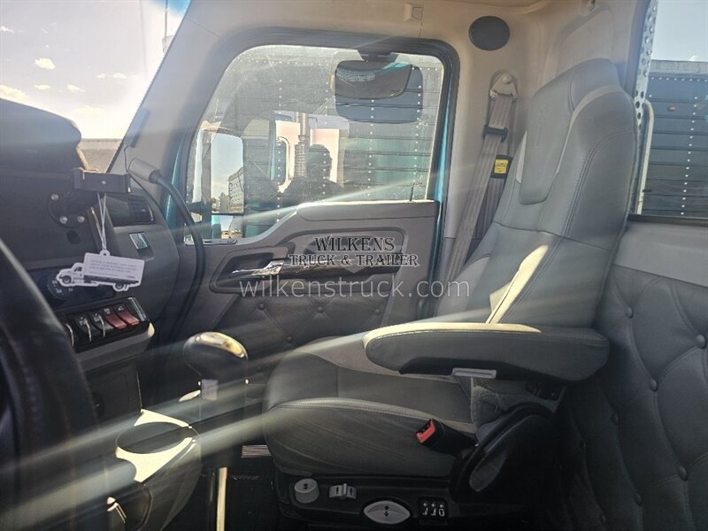 2019 Kenworth T680 Day cab - Photo 8 - Goodland, KS 67735
