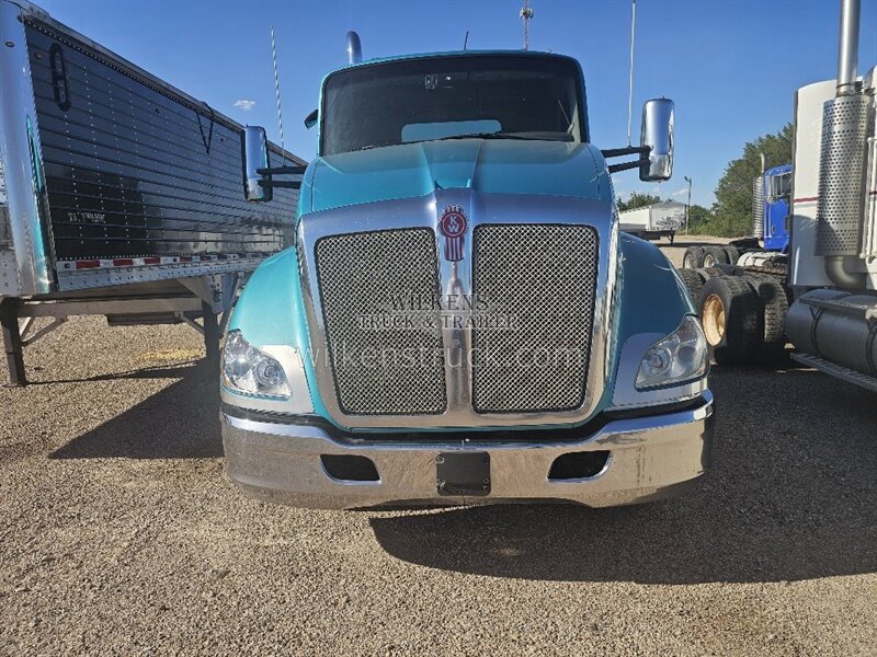 2019 Kenworth T680 Day cab - Photo 2 - Goodland, KS 67735