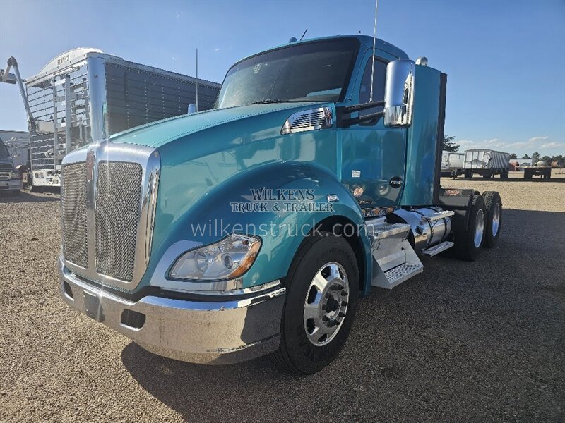 2019 Kenworth T680 Day cab   - Photo 1 - Goodland, KS 67735