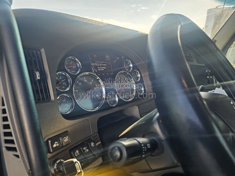 2019 Kenworth T680 Day cab - Photo 7 - Goodland, KS 67735