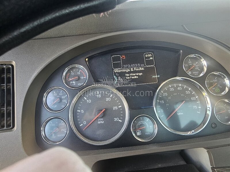 2019 Kenworth T680 Day cab - Photo 9 - Goodland, KS 67735