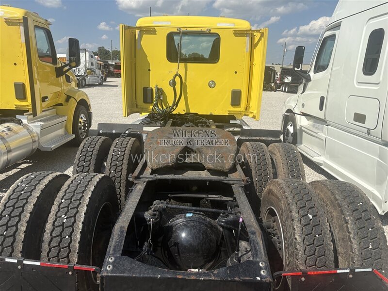 2021 Peterbilt 579 - Photo 6 - Goodland, KS 67735