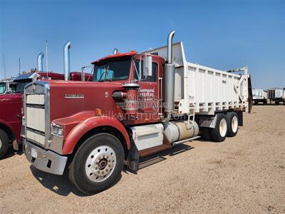 1983 Kenworth W900 Box Spreader