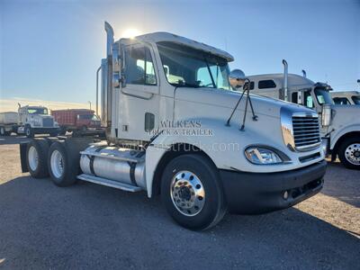 2004 Freightliner Columbia   - Photo 1 - Goodland, KS 67735