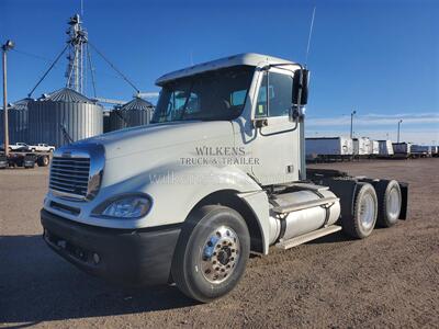 2004 Freightliner Columbia   - Photo 2 - Goodland, KS 67735