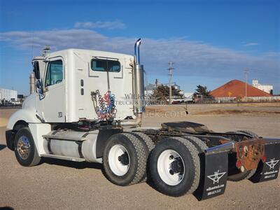 2004 Freightliner Columbia   - Photo 4 - Goodland, KS 67735