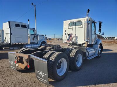 2004 Freightliner Columbia   - Photo 3 - Goodland, KS 67735