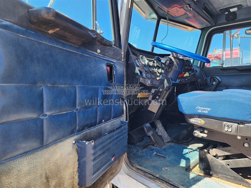 1992 Peterbilt 379EXHD - Photo 7 - Goodland, KS 67735