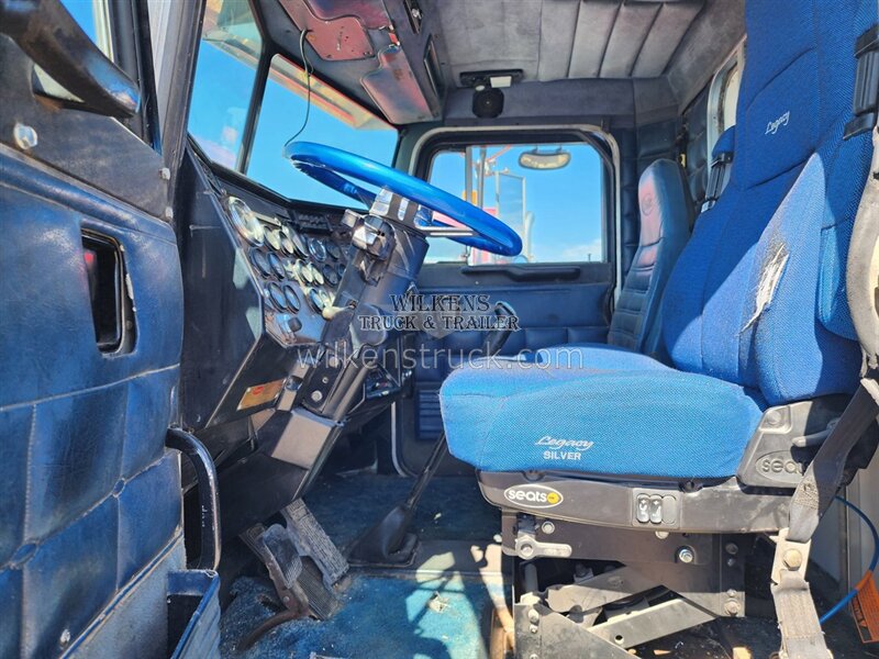 1992 Peterbilt 379EXHD - Photo 8 - Goodland, KS 67735
