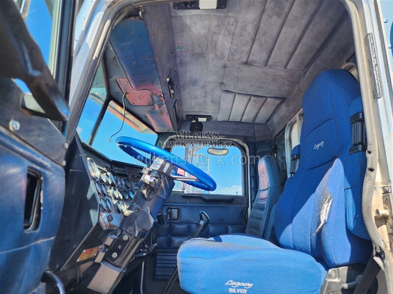 1992 Peterbilt 379EXHD - Photo 9 - Goodland, KS 67735