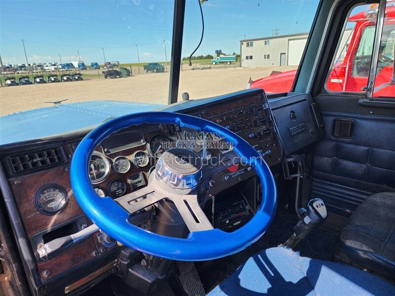 1992 Peterbilt 379EXHD - Photo 10 - Goodland, KS 67735