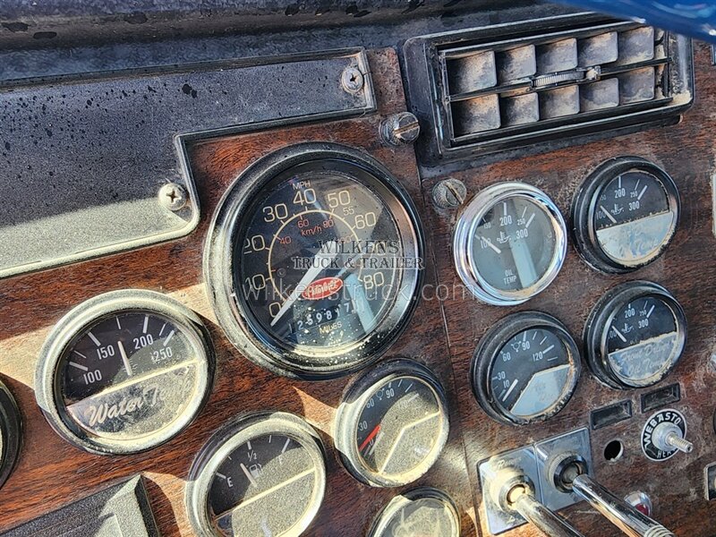 1992 Peterbilt 379EXHD - Photo 11 - Goodland, KS 67735