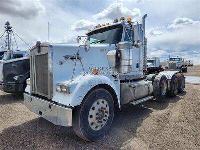 2006 Kenworth W900L   - Photo 2 - Goodland, KS 67735