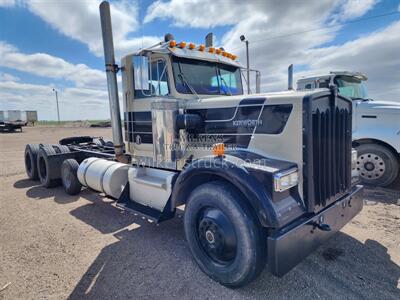 1982 Kenworth W900   - Photo 2 - Goodland, KS 67735