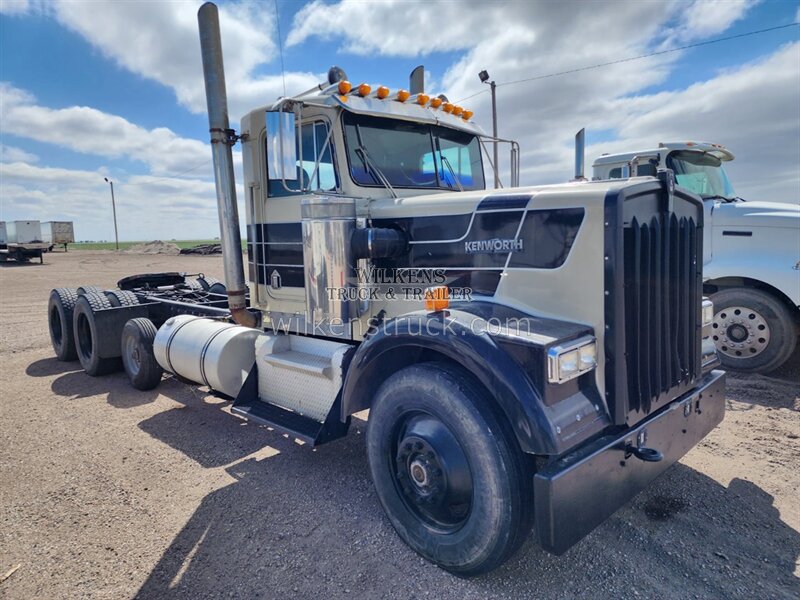 1982 Kenworth W900   - Photo 2 - Goodland, KS 67735