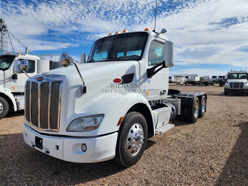 2017 Peterbilt 579   - Photo 1 - Goodland, KS 67735