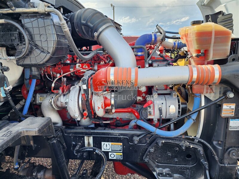 2017 Peterbilt 579   - Photo 16 - Goodland, KS 67735