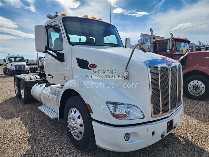 2017 Peterbilt 579   - Photo 2 - Goodland, KS 67735