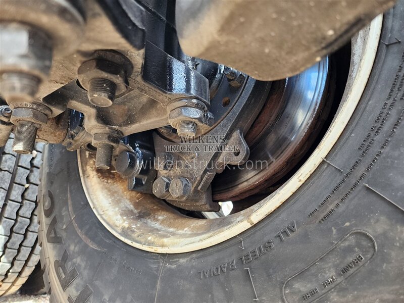 2017 Peterbilt 579   - Photo 19 - Goodland, KS 67735