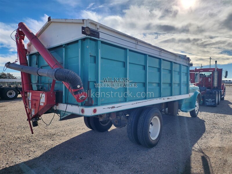 1970 Chevy box truck C/50 - Photo 4 - Goodland, KS 67735