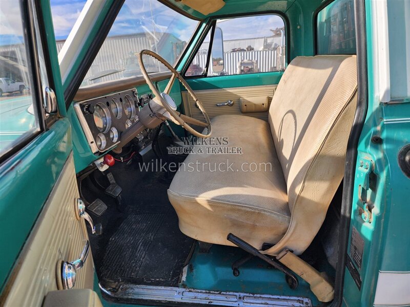 1970 Chevy box truck C/50 - Photo 9 - Goodland, KS 67735