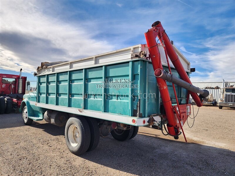 1970 Chevy box truck C/50 - Photo 3 - Goodland, KS 67735