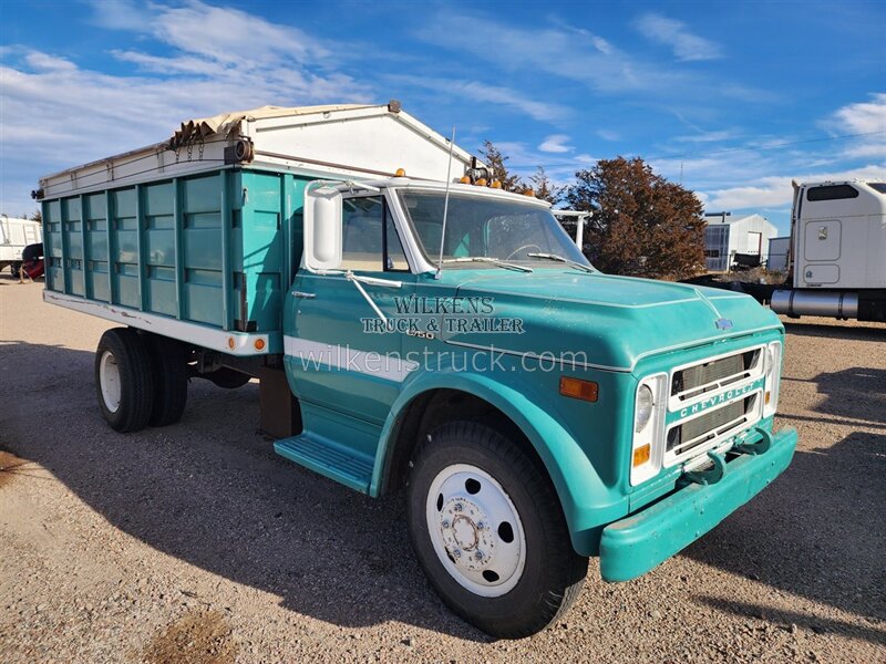 1970 Chevy box truck C/50 - Photo 2 - Goodland, KS 67735