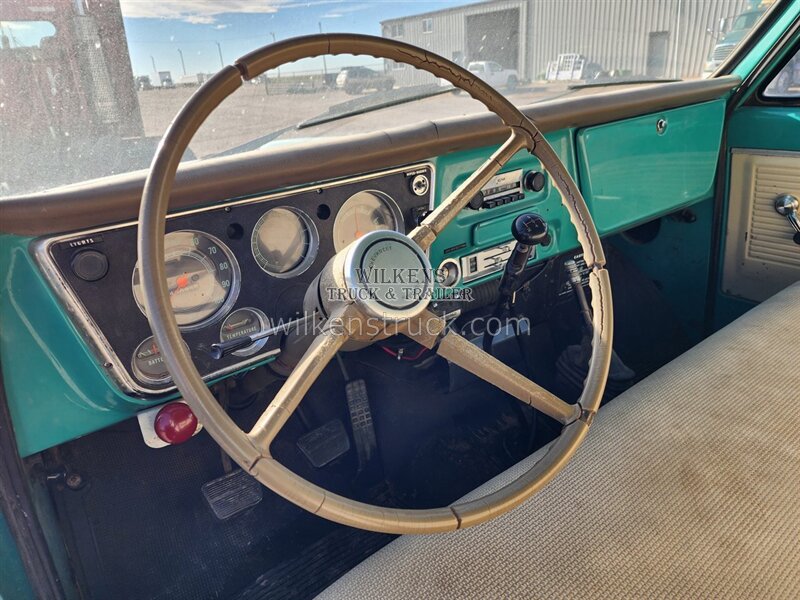 1970 Chevy box truck C/50 - Photo 10 - Goodland, KS 67735
