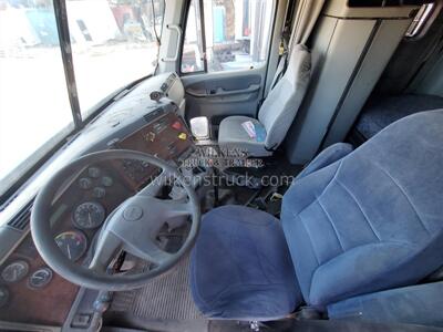 2005 Freightliner C12064ST Century   - Photo 5 - Goodland, KS 67735