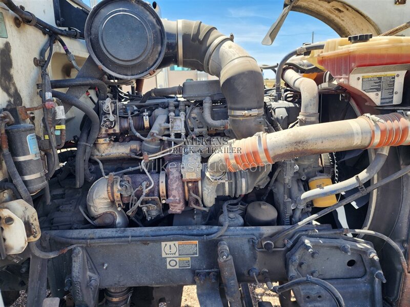 2019 Peterbilt 367 day cab Super Day Cab - Photo 12 - Goodland, KS 67735