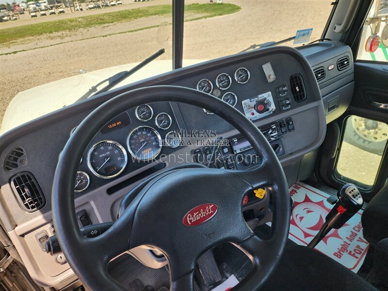 2019 Peterbilt 367 day cab Super Day Cab - Photo 8 - Goodland, KS 67735