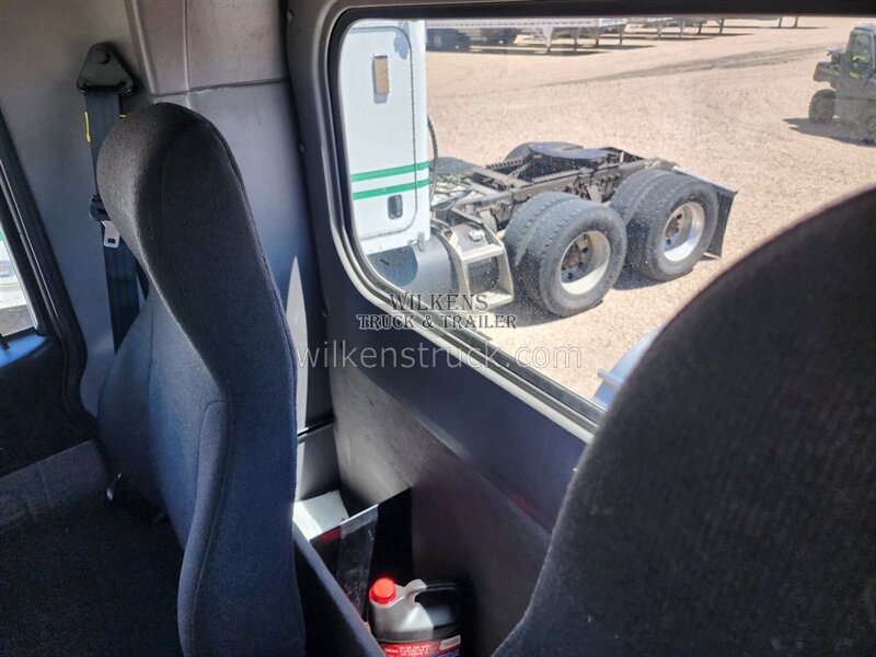 2019 Peterbilt 367 day cab Super Day Cab - Photo 10 - Goodland, KS 67735