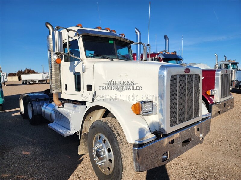 2019 Peterbilt 367 day cab Super Day Cab   - Photo 1 - Goodland, KS 67735