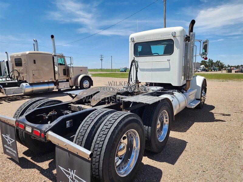 2019 Peterbilt 367 day cab Super Day Cab - Photo 3 - Goodland, KS 67735