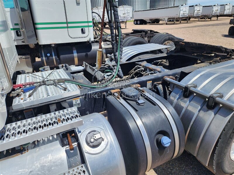 2019 Peterbilt 367 day cab Super Day Cab - Photo 5 - Goodland, KS 67735