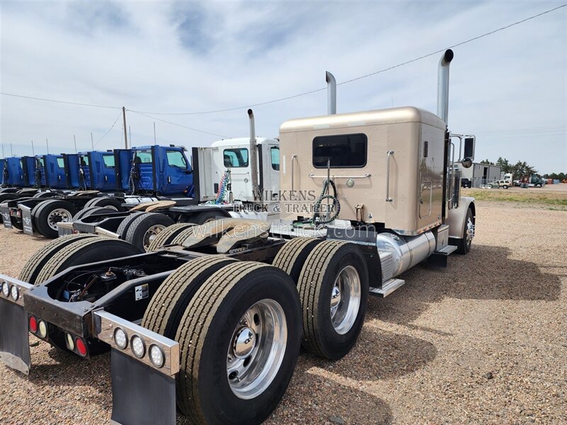 2009 Peterbilt 389 Flat top - Photo 3 - Goodland, KS 67735