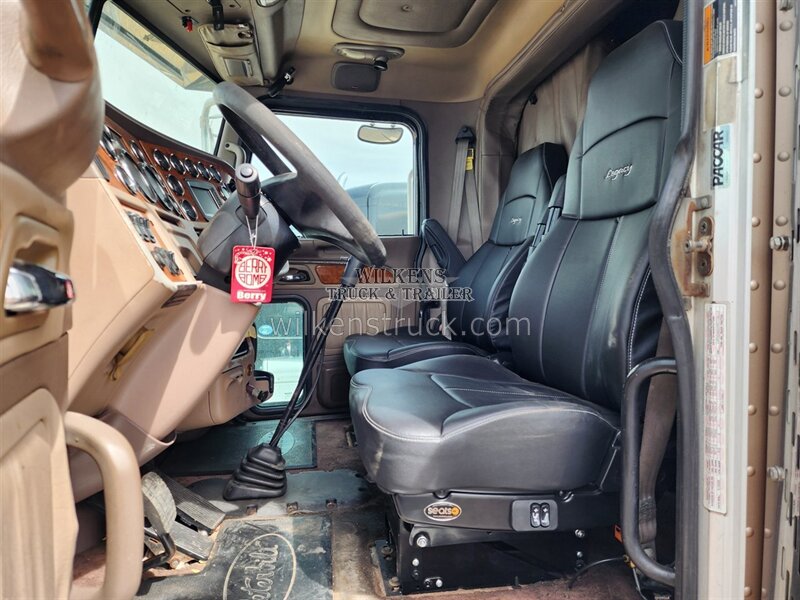 2009 Peterbilt 389 Flat top - Photo 8 - Goodland, KS 67735